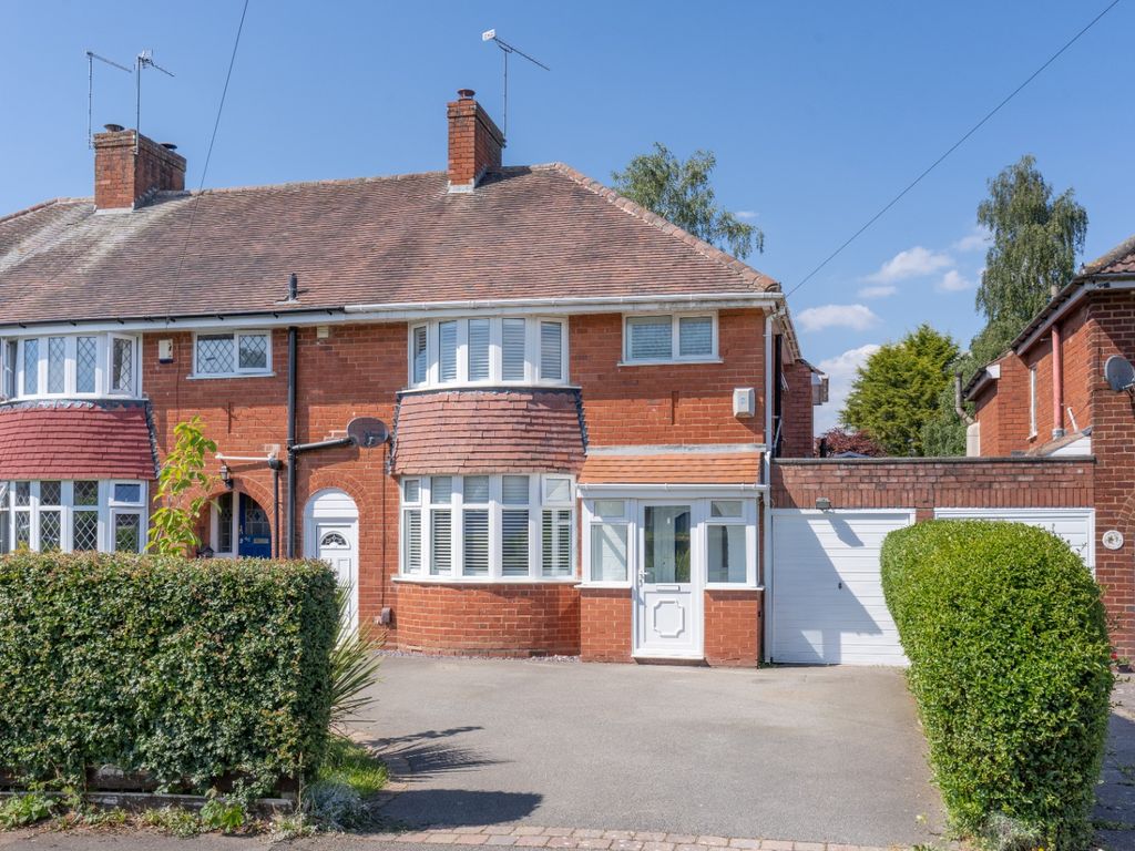 3 bed end terrace house for sale in Oakfield Drive, Cofton Hackett B45