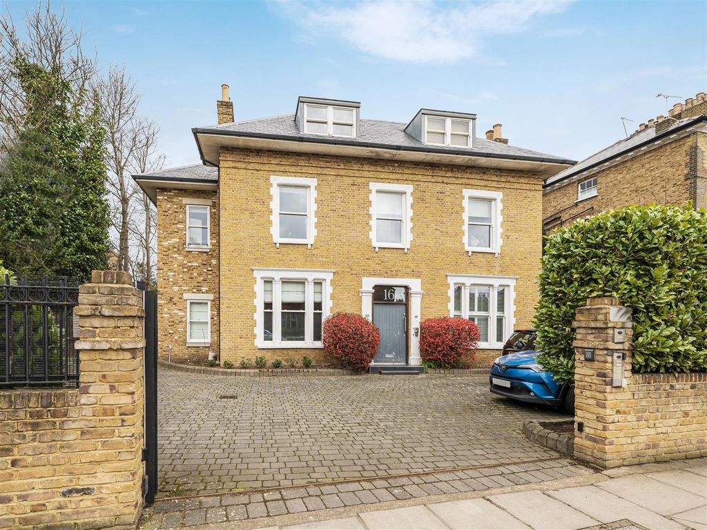 1 bed flat for sale in Hampton Road, Teddington TW11, £375,000 Zoopla