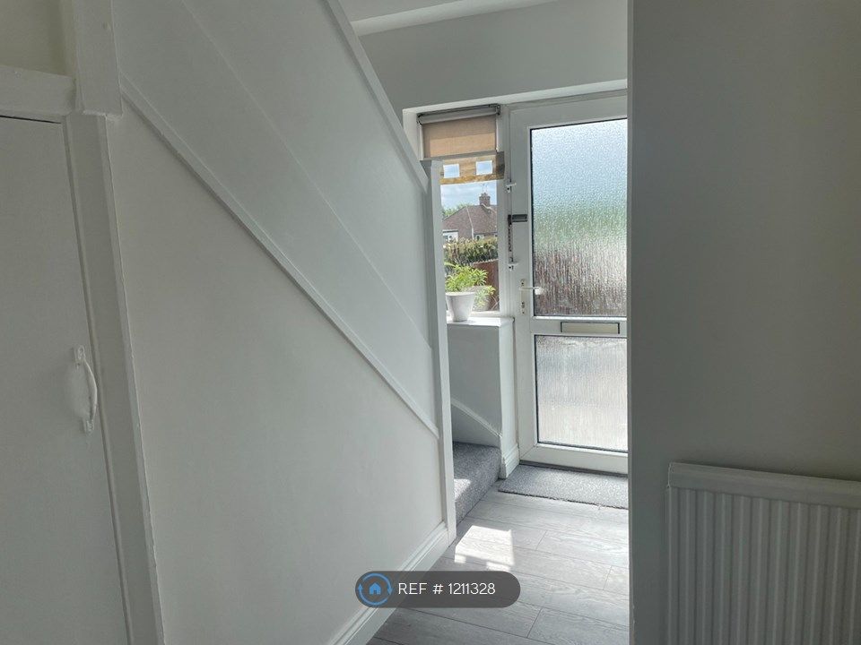 2 bed flat to rent in Tudor Parade, Rickmansworth WD3 Zoopla