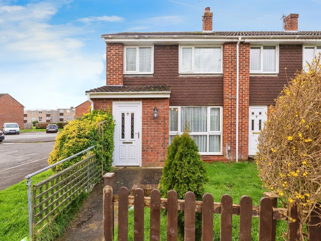 3 bed end terrace house for sale in Quantock Close, Warmley, Bristol