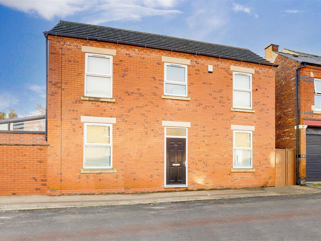 3 bed detached house for sale in James Street, Arnold, Nottinghamshire