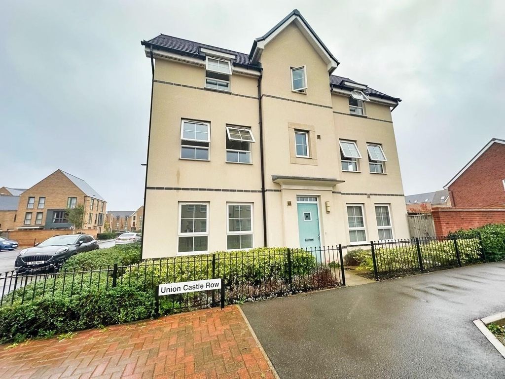 4 bed semidetached house to rent in Union Castle Row, Brooklands