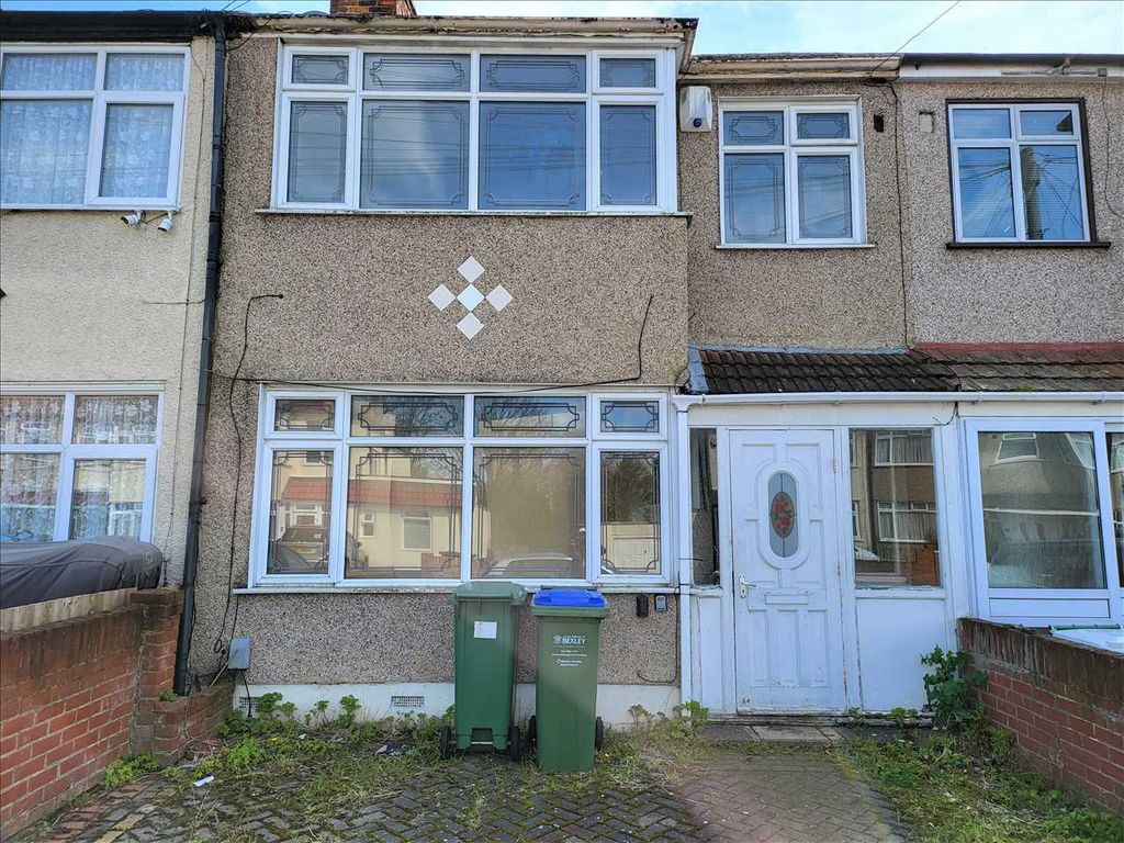 3 bed property for sale in Overton Road, London SE2 Zoopla