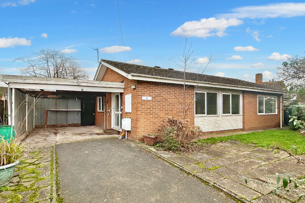 2 bed bungalow for sale in Three Elms Road, Hereford HR4, £250,000 Zoopla