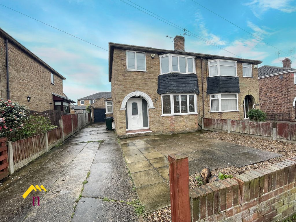 3 bed semidetached house for sale in Grange Ave, Hatfield, Doncaster