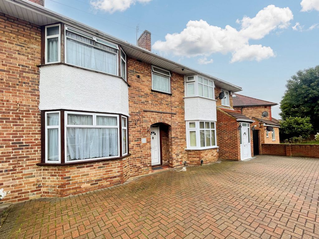 3 bed terraced house to rent in Northfield Park, Hayes UB3 Zoopla