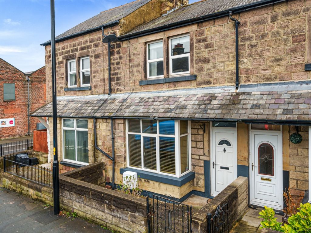 2 bed terraced house for sale in King Edwards Drive, Harrogate HG1, £