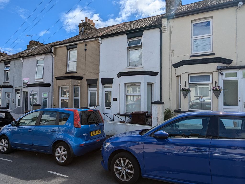 4 bed terraced house for sale in Baden Road, Gillingham ME7, £250,000 Zoopla