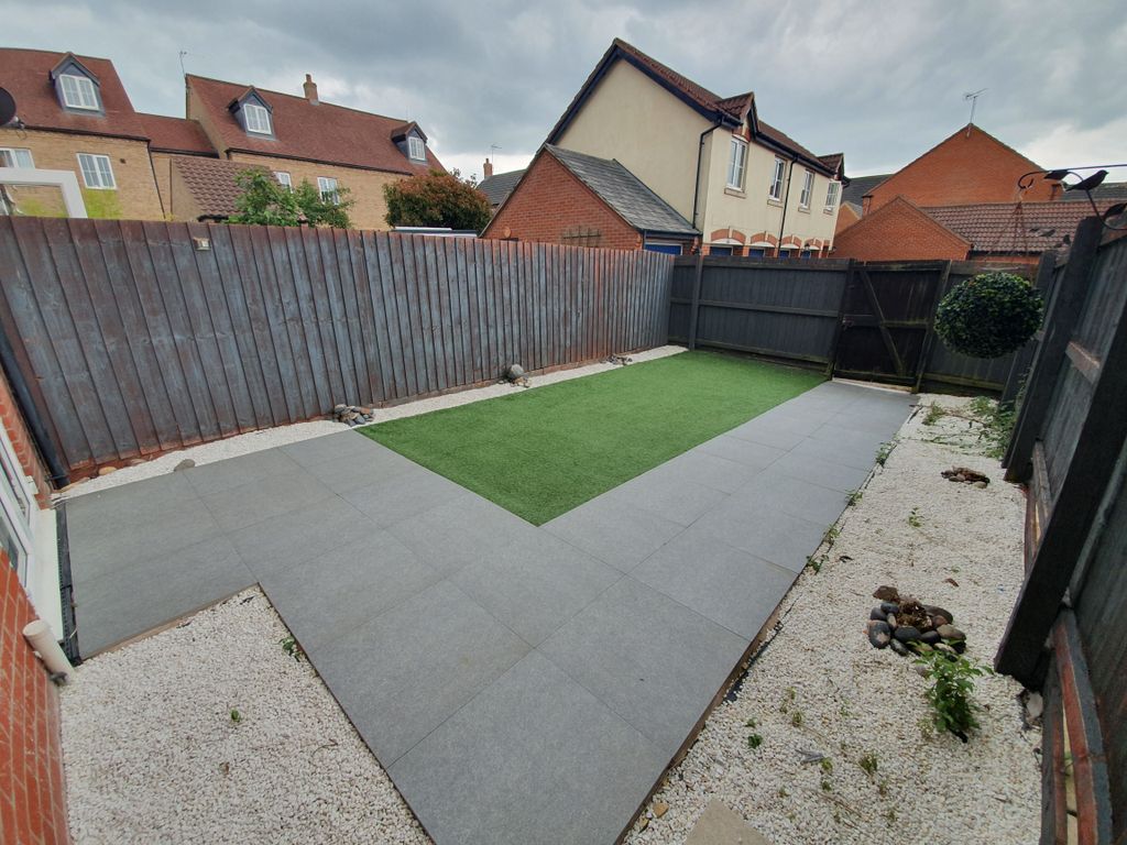 4 bed property to rent in Horseshoe Way, Hampton Vale, Peterborough PE7