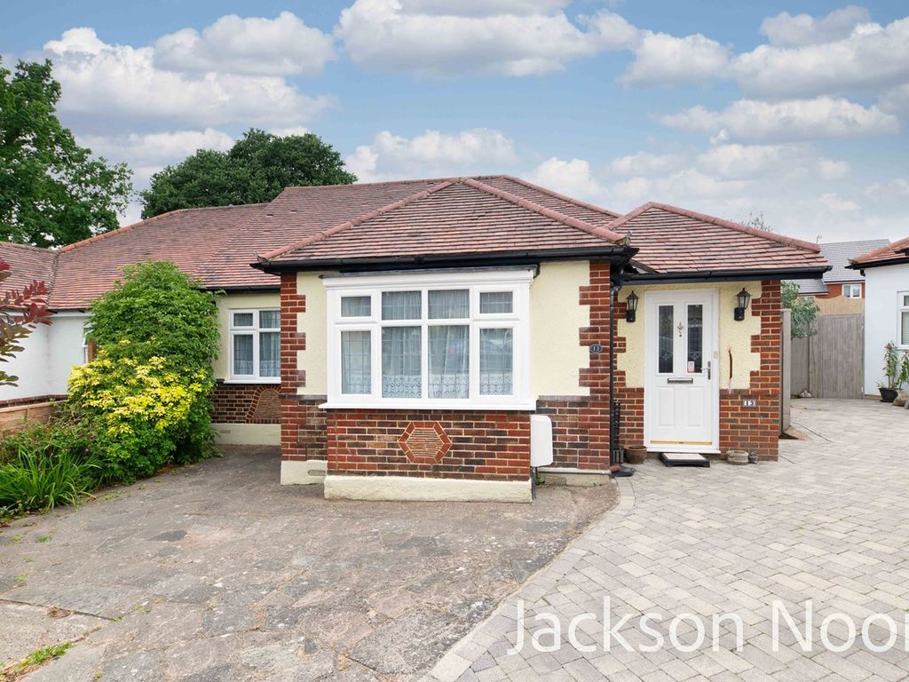3 bed semidetached bungalow for sale in Poplar Farm Close, Ewell KT19