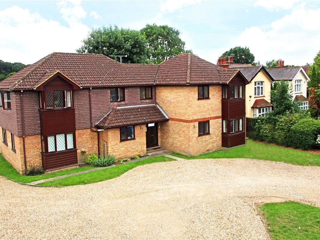 1 bed flat for sale in Ash Court, Liberty Lane, Addlestone, Surrey KT15
