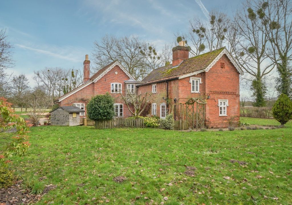 5 bed detached house for sale in Barnham Broom Road, Wymondham NR18, £