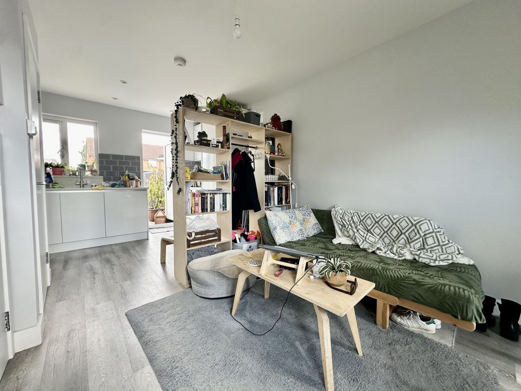 1 bed terraced house to rent in Martham Close, Thamesmead SE28, £1,475