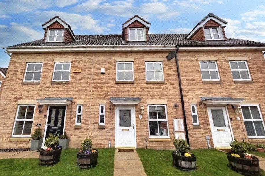 3 bed town house for sale in Whinbeck Avenue, Normanton, West Yorkshire
