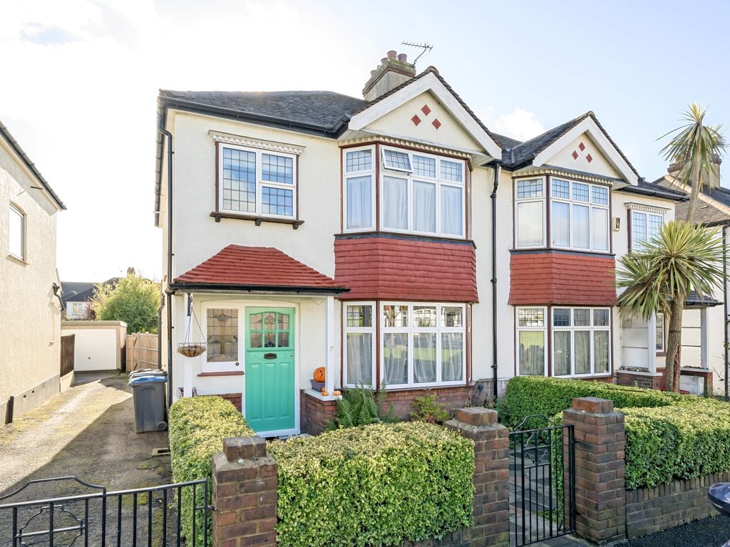 3 bed semidetached house for sale in Norbury Close, London SW16, £