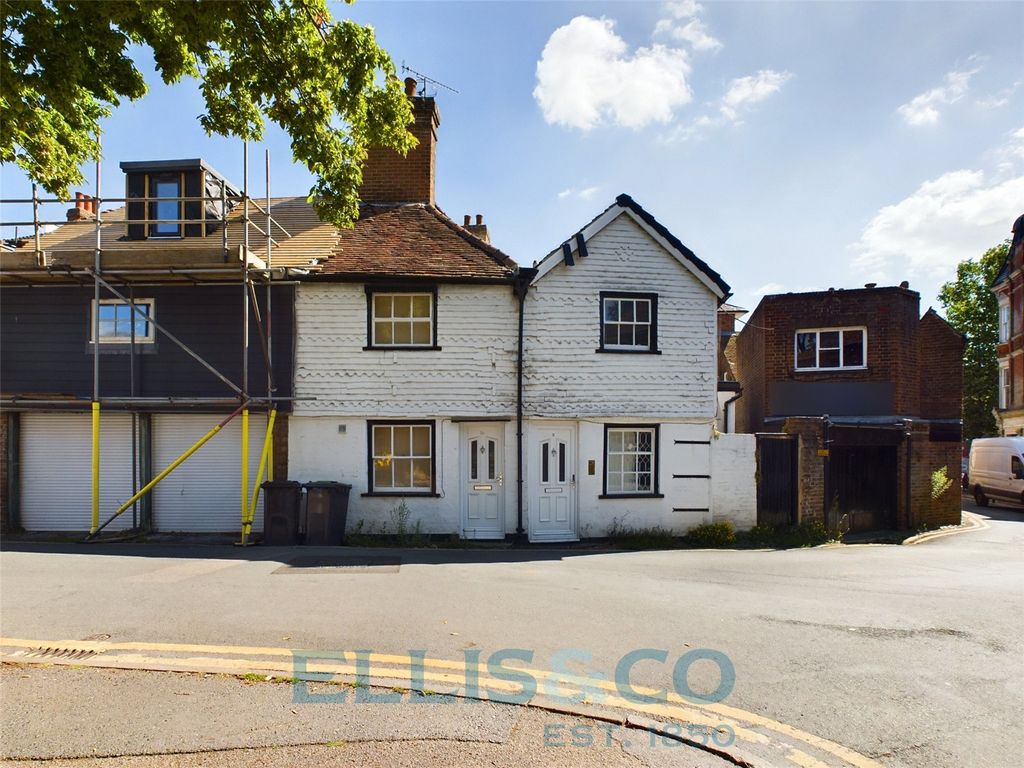 1 bed terraced house to rent in Castle Street, Tonbridge TN9, £895 pcm