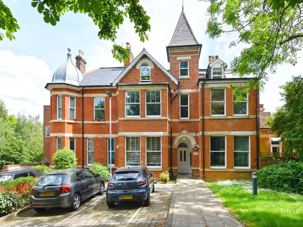 2 bed flat for sale in Queens Walk, Ealing W5, £630,000 Zoopla