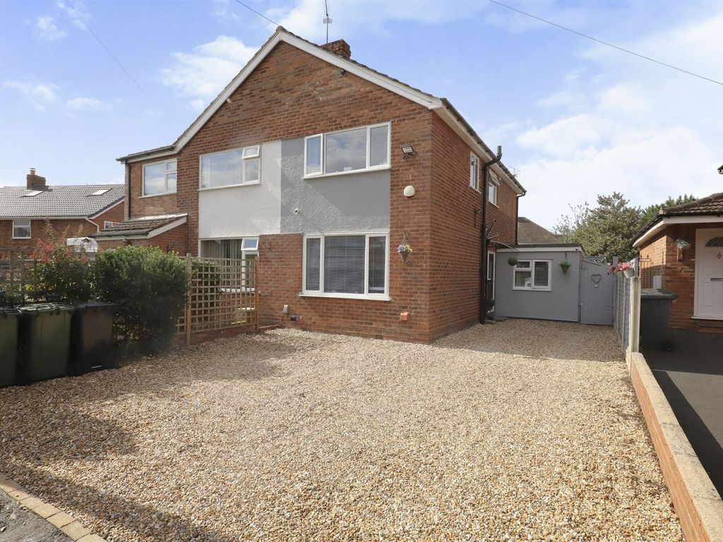 4 bed semidetached house for sale in Beauchamp Avenue, Kidderminster