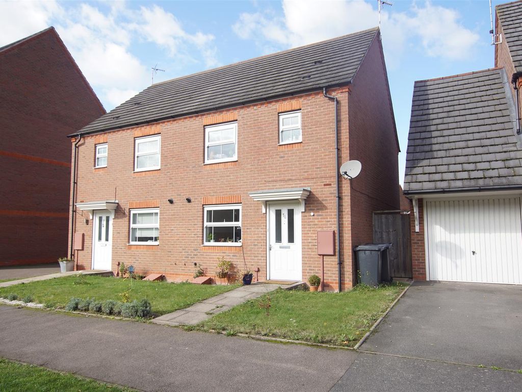 3 bed semidetached house to rent in Hardwick Field Lane, Chase Meadow