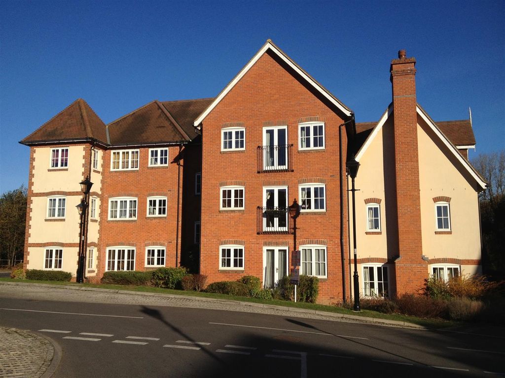 2 bed flat to rent in Whitebeam Court, Lower Village, Haywards Heath