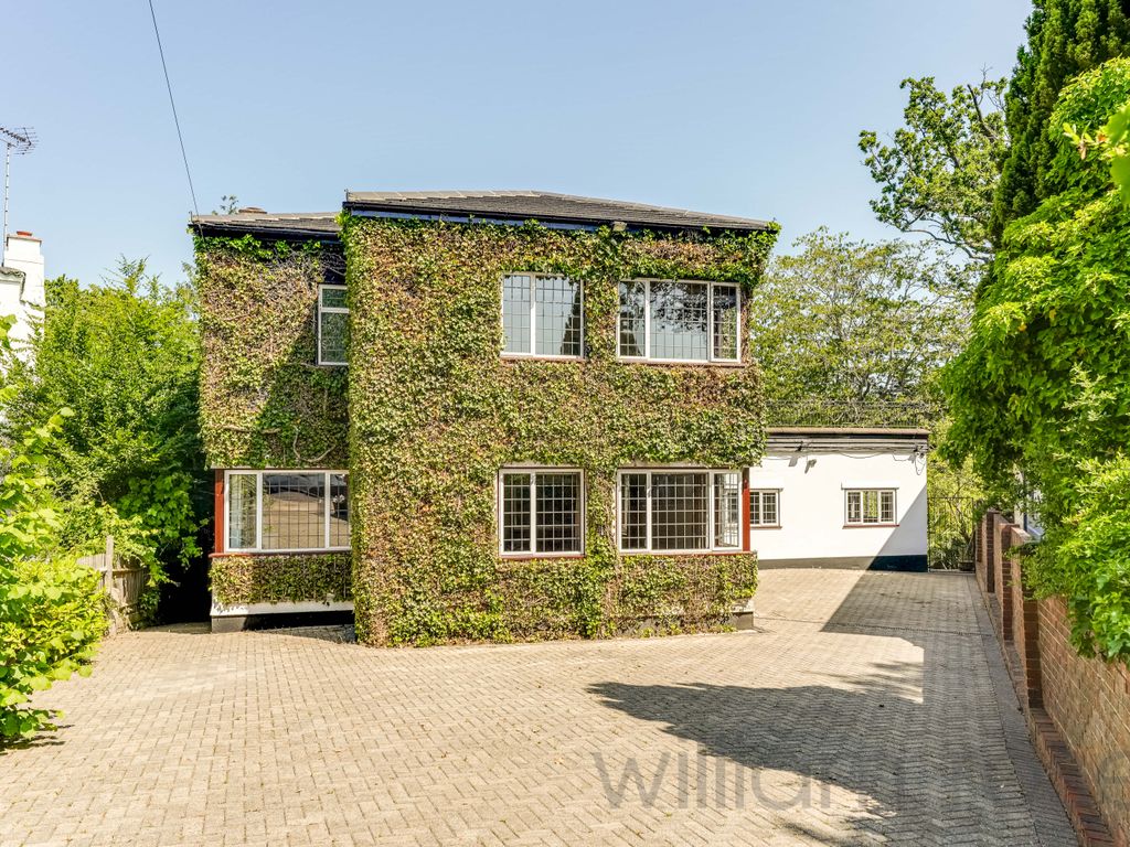 4 bed detached house for sale in Knighton Close, Woodford Green IG8