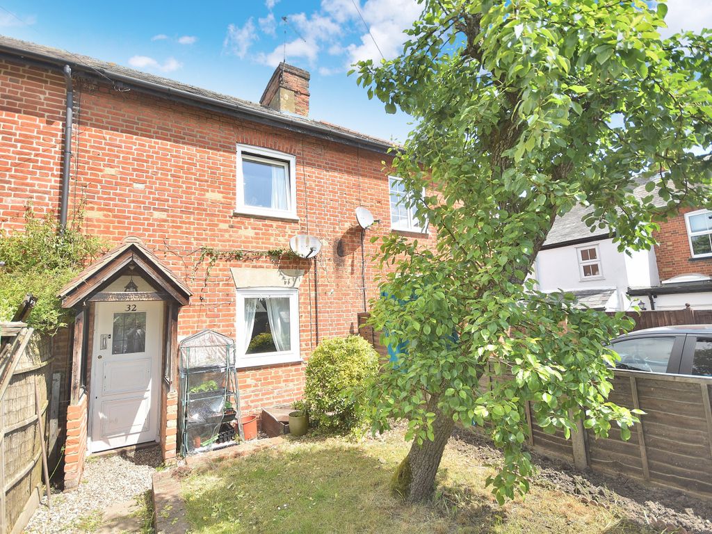 2 bed terraced house to rent in Nursery Road, Stortford