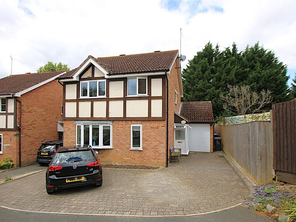 4 bed detached house for sale in Icknield Drive, West Hunsbury