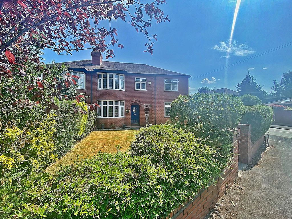 4 bed semidetached house for sale in Ackers Road, Stockton Heath