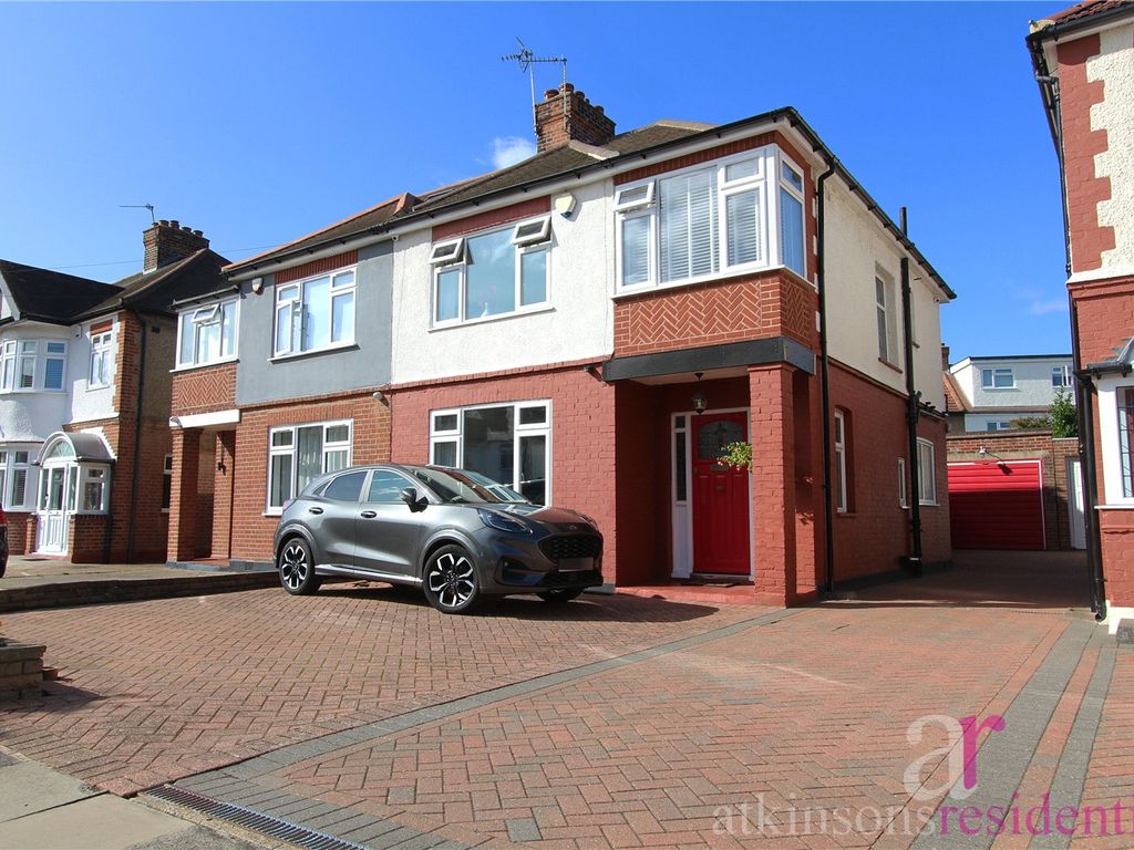 3 bed semidetached house for sale in Carnarvon Avenue, Enfield