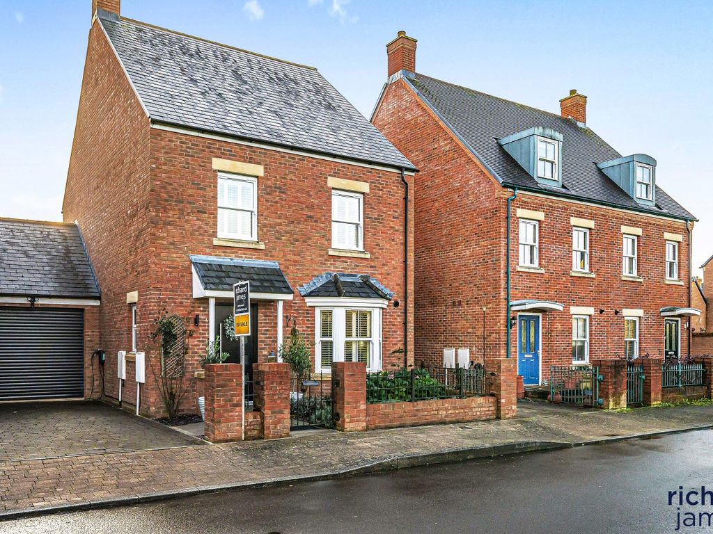 4 bed detached house for sale in Trecastle Road, Wichelstowe, Swindon SN1, £385,000 Zoopla