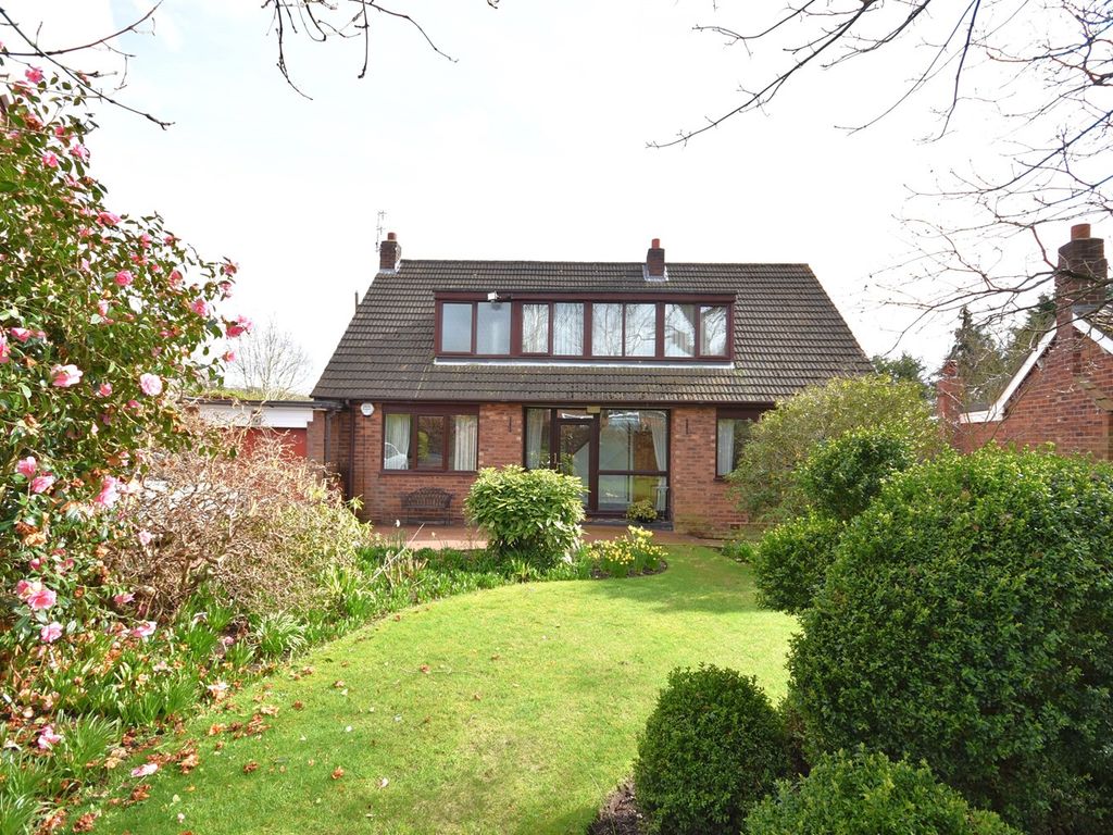 4 bed detached house for sale in Manor Crescent, Macclesfield SK10, £