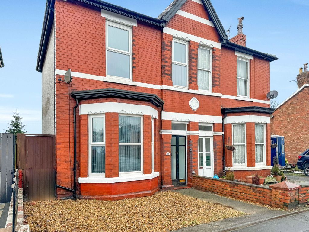3 bed semidetached house for sale in Southport Road, Southport PR8, £