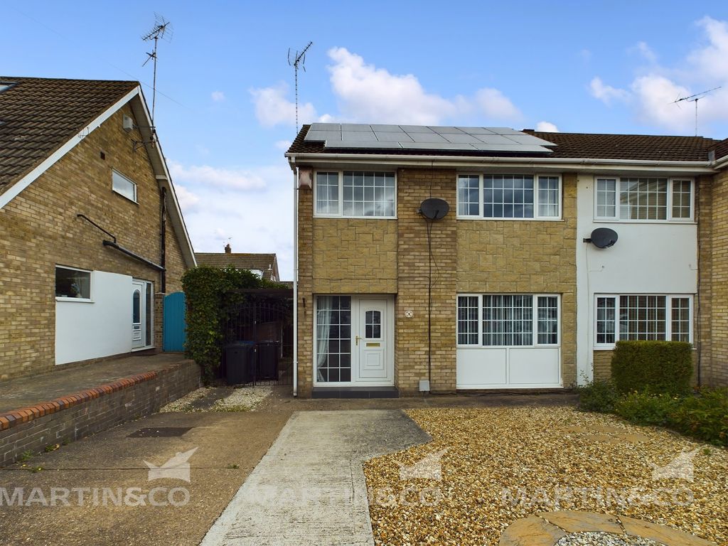 3 bed semidetached house for sale in Cambourne Close, AdwickLeStreet, Doncaster, South