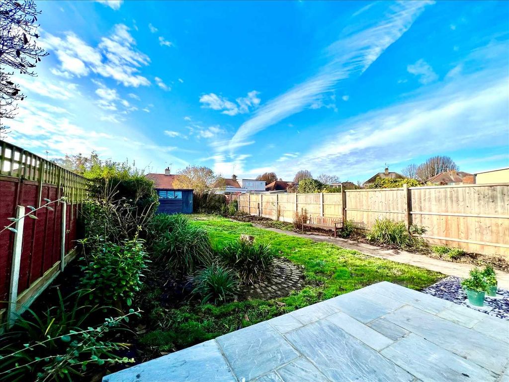 3 bed bungalow for sale in Walsingham Road, SouthendOnSea SS2, £
