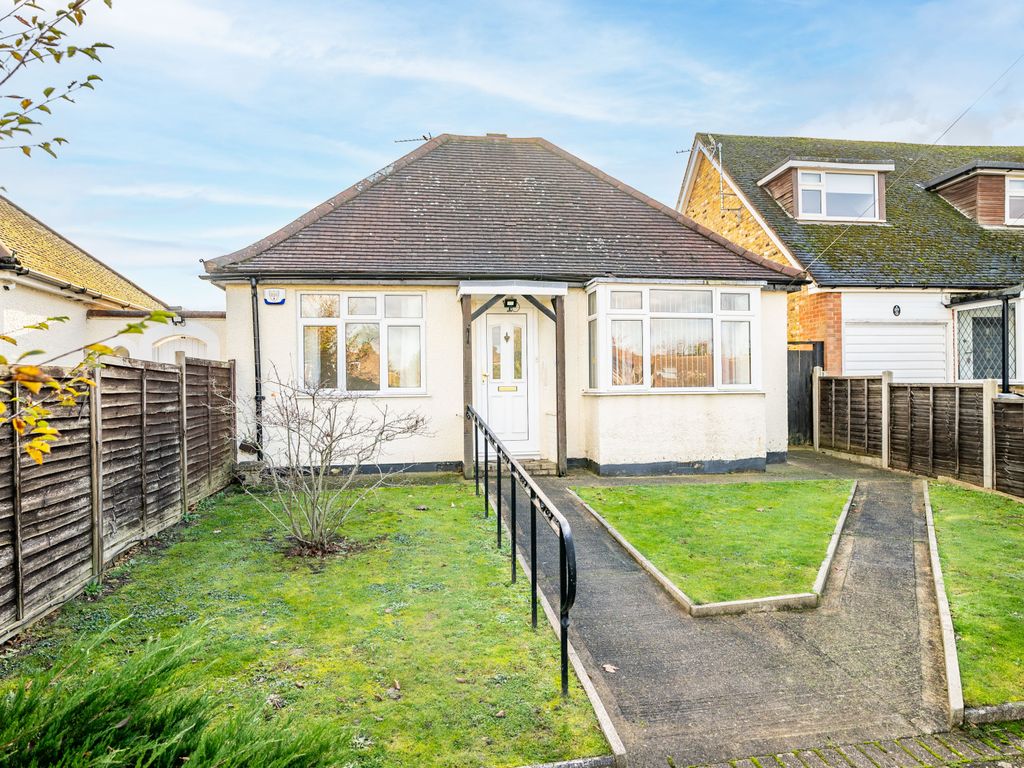 3 bed bungalow for sale in Mayflower Road, Park Street, St. Albans