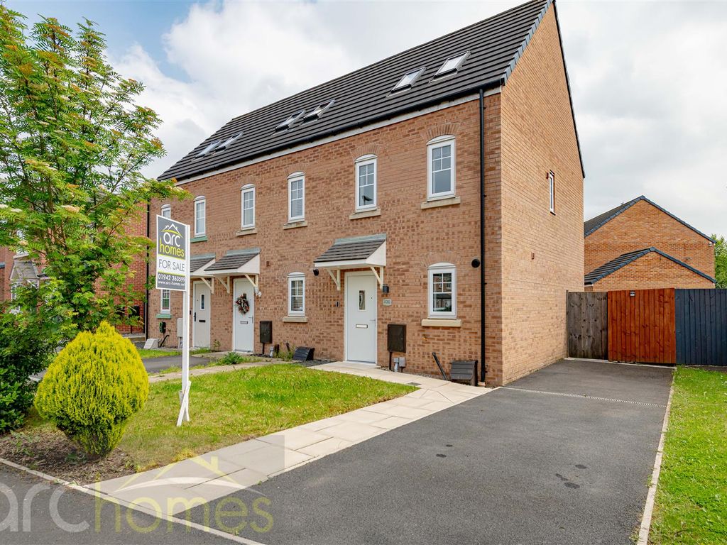 3 bed semidetached house for sale in Orford Park, Green Fold Way