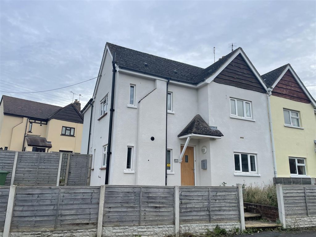 3 bed semidetached house for sale in Cotswold Gardens, WottonUnder