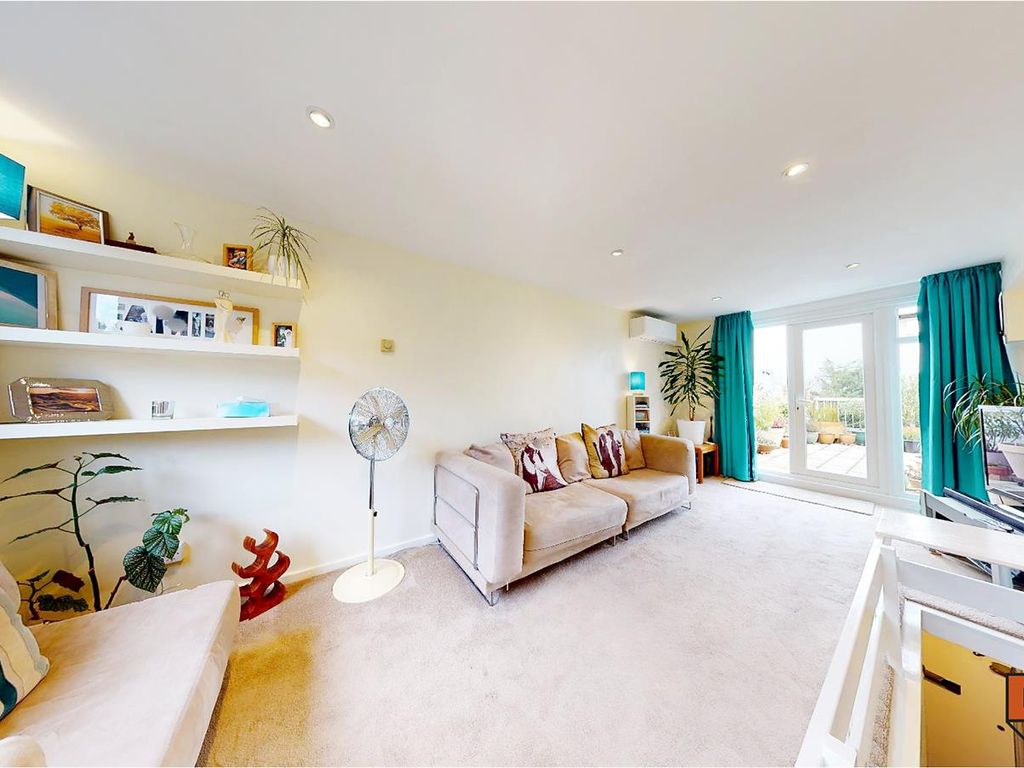 2 bed flat for sale in Beulah Hill, London, Greater London SE19, £