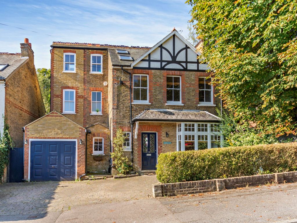 5 bed detached house for sale in Haddon Road, Chorleywood WD3, £