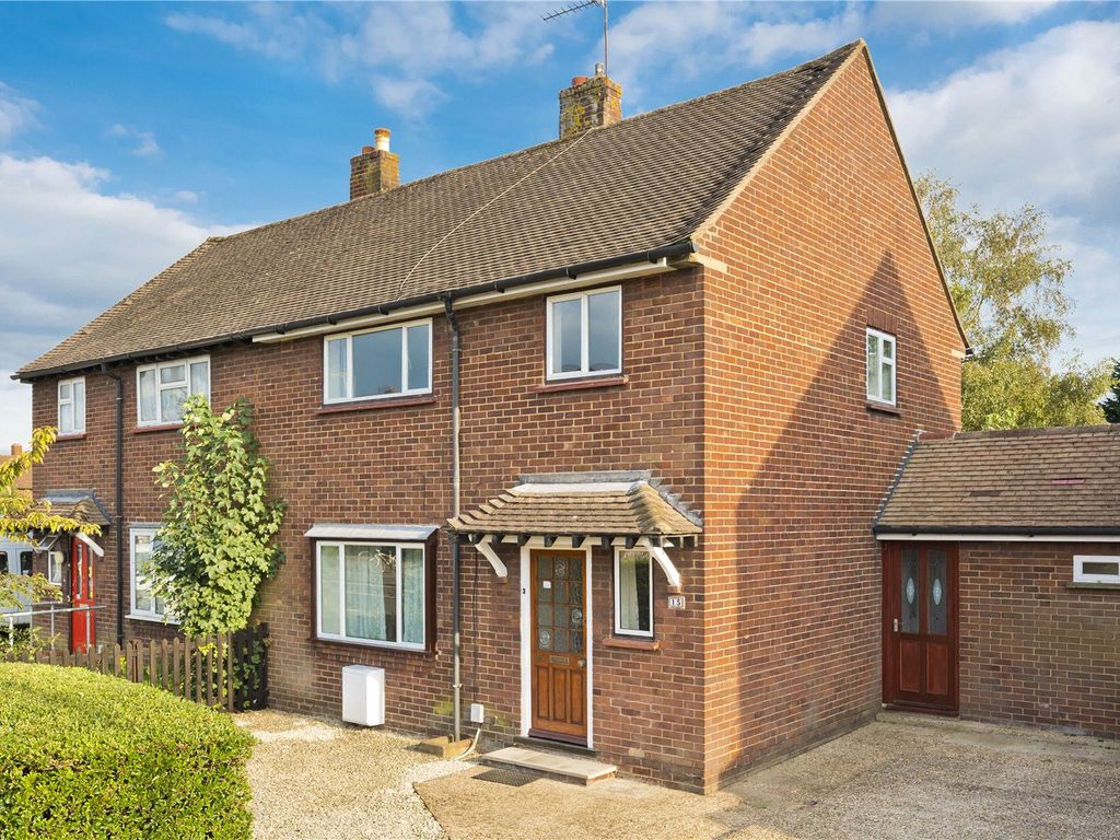 3 bed semidetached house to rent in Stoughton Road, Guildford, Surrey
