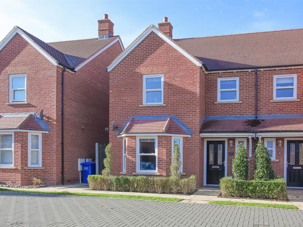 3 bed semidetached house for sale in Bourton Road, Banbury OX16, £