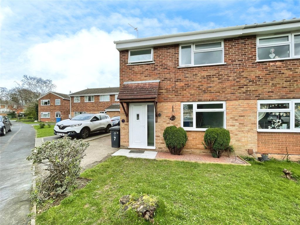 3 bed semidetached house to rent in Sandown Drive, Perton