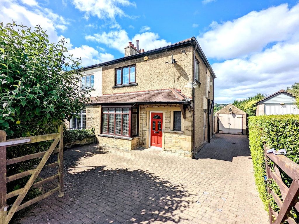 3 bed semidetached house for sale in Fraser Road, Calverley, Pudsey