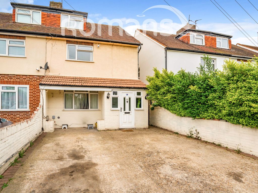 3 bed semidetached house to rent in New Road, Hillingdon, Uxbridge UB8