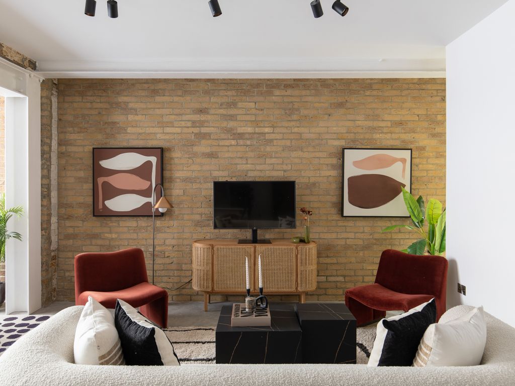 28 Tooting High Street, London SW17  