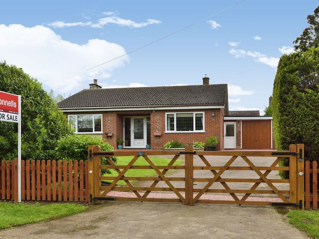 3 bed detached bungalow for sale in High Street, Nash, Milton Keynes