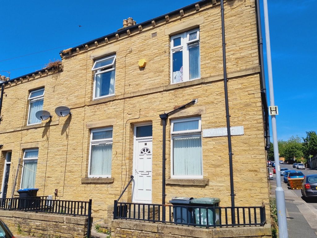 3 bed terraced house for sale in Hollings Street, Bradford BD8, £95,000