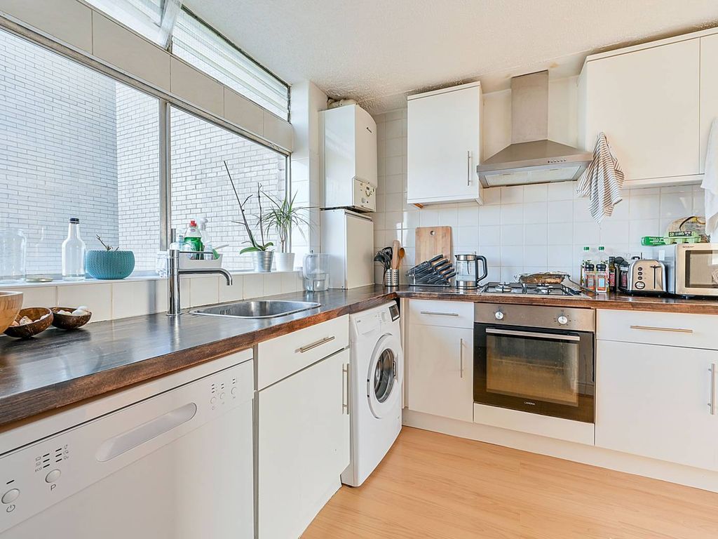 3 bed flat for sale in Bloomsbury Close, Ealing, London W5 Zoopla