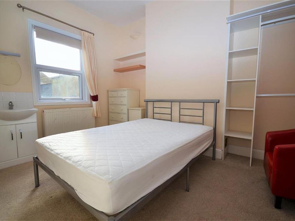 Room to rent in St. Place, Cheltenham GL50, £410 pcm Zoopla