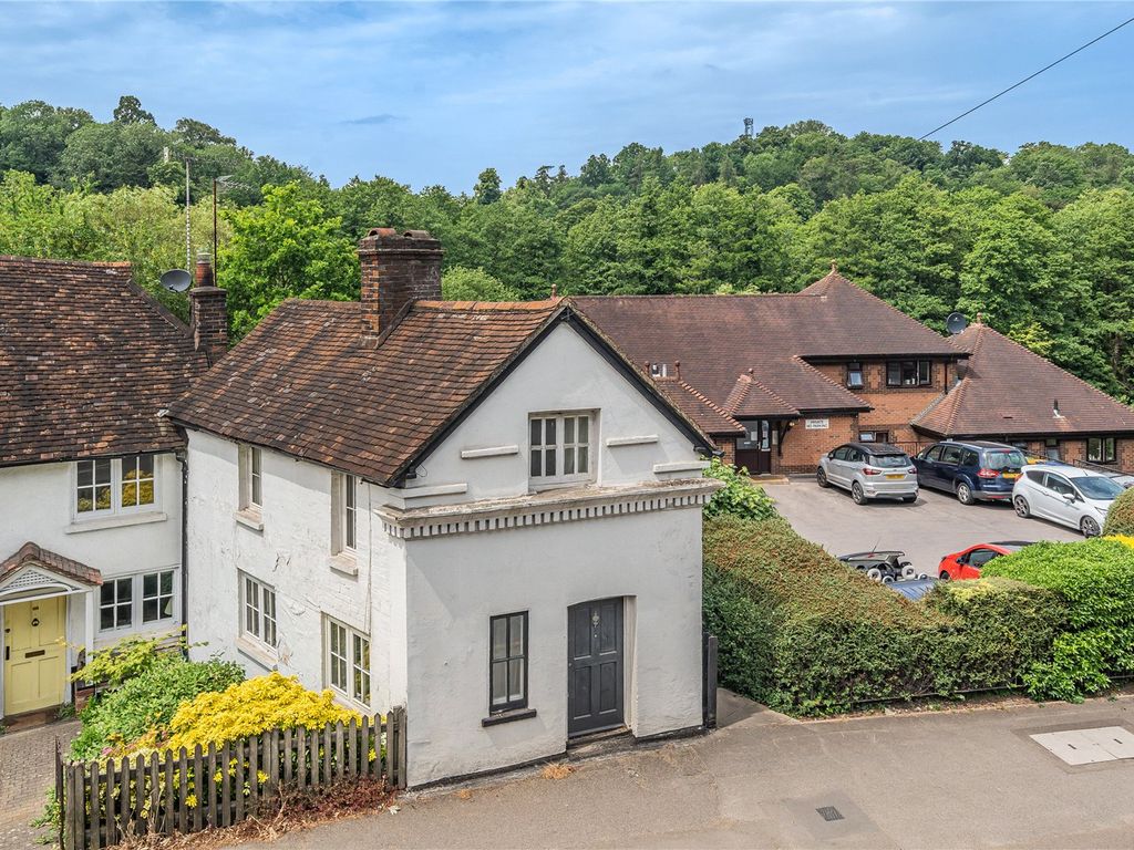 2 bed end terrace house for sale in Ockford Road, Godalming GU7, £